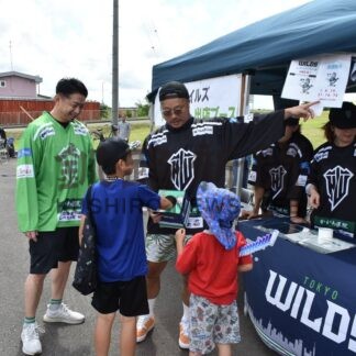 アイホ「ワイルズ」選手、ファンと交流　変わらぬ協力約束【標茶町】(2025-08-31)
