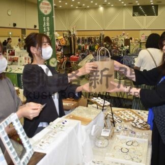 カラフル・マルシェで買い物や飲食楽しむ【釧路市】(2025-08-31)