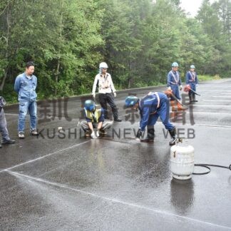 来月４、５日　阿寒でイベント　トラブル防止へ白線引き直し　地元２企業がボランティア活動【釧路市】(2025-09-03)