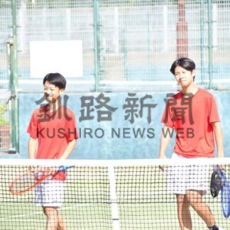 釧江南 男子団体制す　高校テニス、岩田・澤谷は２冠(2025-09-15)