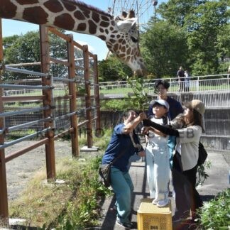 秋の味覚や餌やり体験満喫　きょう、６５歳以上入園無料　市動物園【釧路市】(2025-09-15)