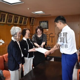 高架下道路Ｌ字、市長に署名簿提出　北大通魔女クラブ【釧路市】(2025-09-17)