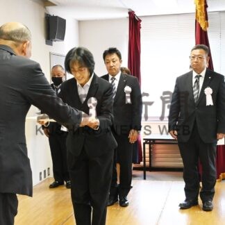 ３４人が永年勤続表彰　釧商　「さらに精進、貢献する」【釧路市】(2025-09-18)