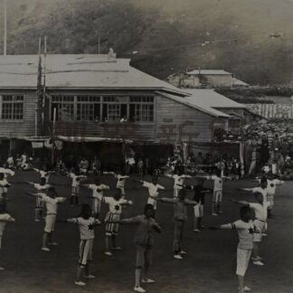 戦前の択捉島、根室町の姿活写　元紗那村長の孫、写真２５０枚を市に寄贈【根室市】_1(2025-09-20)