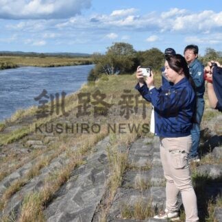 秋サケを密漁から守ろう　釧路総合振興局などパトロール【釧路市】(2025-09-23)
