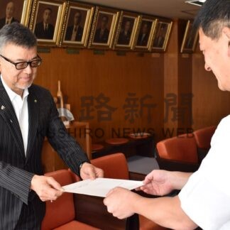 地域活性化大使に高橋氏　釧路市第１号、タンチョウリーグ開催【釧路市】(2025-09-23)