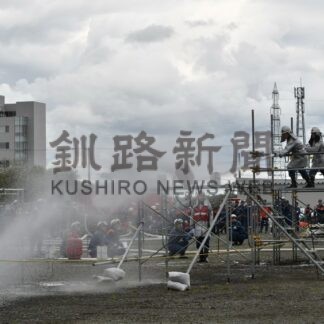 弟子屈、厚岸第２分団Ｖ　釧路で消防団員技能競技大会【釧路市】(2025-09-24)