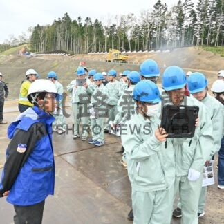 釧工業高生　工事現場見学　厚岸ＩＣや別寒辺牛川橋で【厚岸町】(2025-09-27)