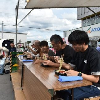 新そば６年ぶり提供　早食い大会に歓声【弟子屈町】(2025-09-28)