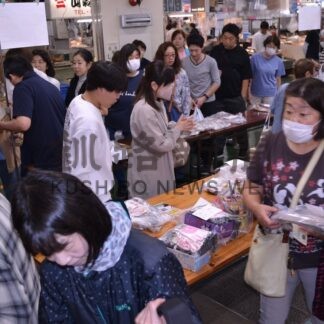 「マルトク袋」求め行列　釧路和商市場で恒例イベント【釧路市】(2025-09-30)