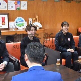 五輪への意気込み語る　女子アイホ　スマイルＪ、市役所表敬【釧路市】(2025-09-30)