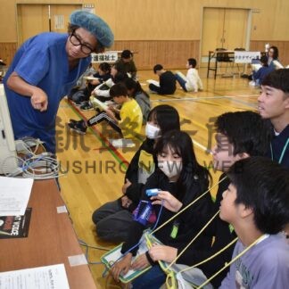 仕事の魅力、大変さは　昭和小でジョブカフェ【釧路市】(2025-10-05)