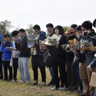 釧路湿原の役割や魅力学ぶ　道教大釧路校学生対象に開建がフィールドワーク【釧路市】(2025-10-08)