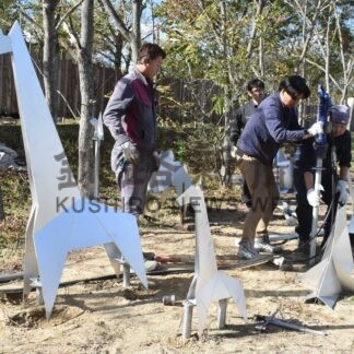 鉄製のモニュメント１１基　釧路鉄工協会、動物園５０周年で寄贈　キリンやアザラシなど設置【釧路市】(2025-10-11)