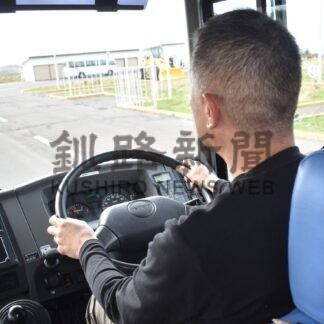 バスの魅力運転で体感　体験会に男女６４人参加【根室市】(2025-10-13)