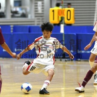コンサ釧路Ｕ１２優勝　フットサル釧北旗アネシス杯争奪大会　松野主将がＭＶＰ【釧路市】(2025-10-14)