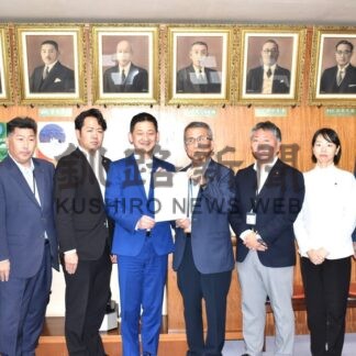 釧路市議有志が早期の点検、調査要望　愛国小外壁事故、トイレ洋式化も【釧路市】(2025-10-15)