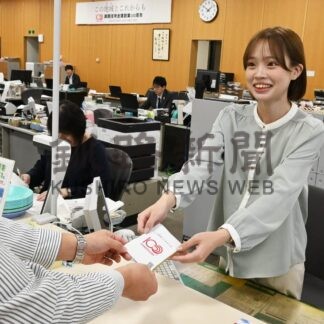 釧路信金創業１００周年で記念品　各店で配布【釧路市】(2025-10-25)