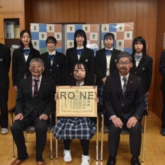 根室高生 地域に貢献　ボランティア局演劇部、生徒会　市教委が感謝状【根室市】_1(2025-10-26)