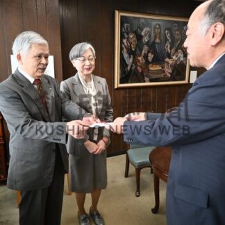 釧新基金に１０万円拠出　なかざわ医院【釧路市】(2025-10-26)