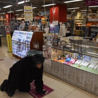 店内にクマ避難誘導　イオン根室店で訓練【根室市】(2025-10-27)