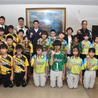 全道バレー活躍誓う　小学２チーム　釧路市長を表敬訪問【釧路市】(2025-10-30)