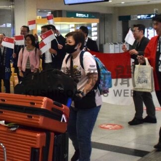 道東巡る新ツアー　シンガポール１９人お出迎え【釧路市】(2025-10-30)