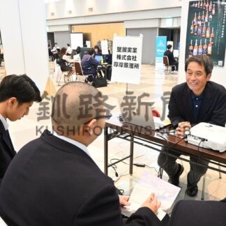 翔洋高１、２年生、地元企業に理解　合同企業説明会【厚岸町】(2025-11-03)