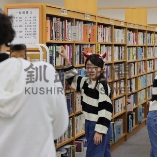 夜の図書館撮影会初開催　子供から大人まで楽しむ【根室市】(2025-11-07)