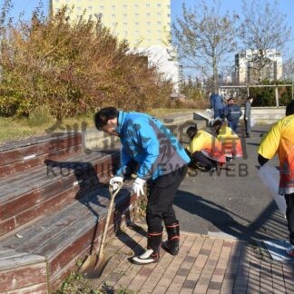 釧路港周辺きれいに　クルーズ寄港終了後美化【釧路市】(2025-11-08)