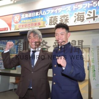 藤森選手日本ハムと仮契約　「結果で恩返し」活躍誓う【根室市】(2025-11-09)