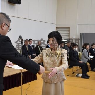 法務大臣表彰など受賞者に表彰状　釧路地区保護司会【釧路市】(2025-11-09)