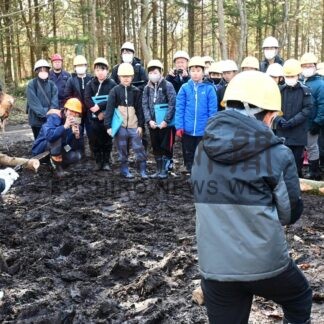 児童ら林業の大切さ学ぶ　森林施業現場見学会【根室市】(2025-11-12)