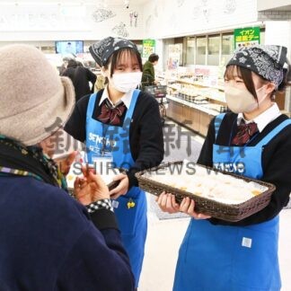 釧商業高生｢ザンタレ風コロッケ｣販売　イオン道産デーで試食呼び掛け【釧路市】(2025-11-15)