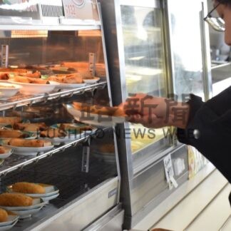 学生食堂で特別メニュー　釧路市水産課と公立大コラボ、ブリとイワシ使用【釧路市】(2025-11-20)