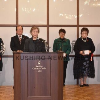 道社会貢献賞、５人に伝達　市民生委員児童委員協【釧路市】(2025-11-20)