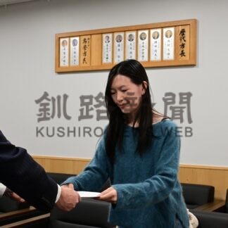 オンライン反対署名２万４０００人分提出　メガソーラー、根室の市民２団体が【根室市】(2025-11-20)