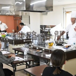 パティシエの技術学ぶ　東京の和泉氏が説明　釧路で講習会【釧路市】(2025-11-21)