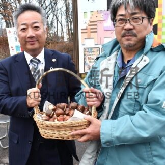 チューリップ球根、動物園に１６００個寄贈　釧路厚生社【釧路市】(2025-11-22)