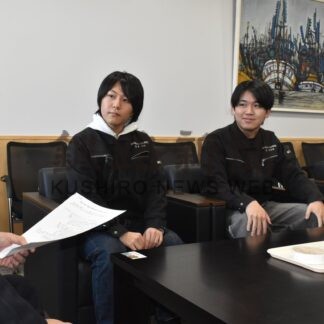 花咲ガニで製品開発　東海大生２人、石垣市長を表敬訪問【根室市】(2025-11-26)