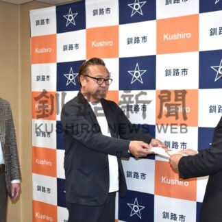 釧路市福祉基金に１０万円寄付　こども元気プロジェクト【釧路市】(2025-11-28)