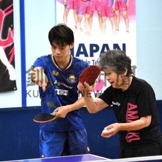 プロの卓球技術 間近で実感　雨夜スクール３周年記念、吉田選手招きイベント【釧路市】(2025-11-28)