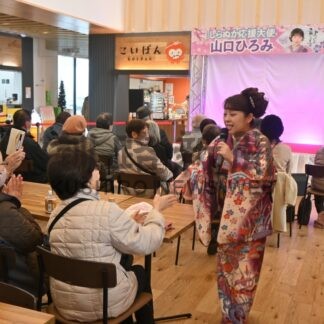 山口ひろみさん 歌声披露　恋問館でコンサート【白糠町】(2025-12-02)