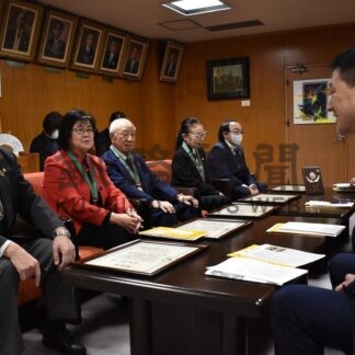 善行表彰の受賞を報告　村井さんら市役所訪問【釧路市】(2025-12-06)