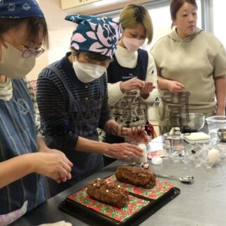 ロールケーキおいしくできた　クリスマス講座【白糠町】(2025-12-10)