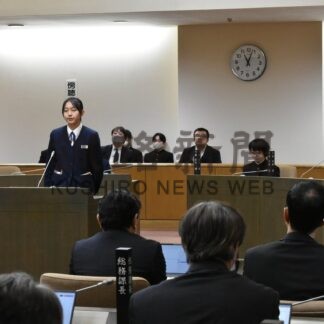 村づくりへの思い語る　鶴居、中学生が議員を疑似体験【鶴居村】(2025-12-12)