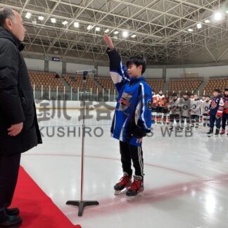 小学生が氷上で熱戦釧路　スポ財カップ開幕【釧路市】(2025-12-14)