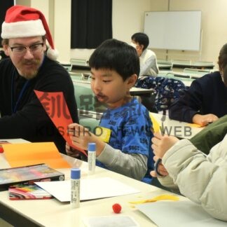 Ｘマスの催し楽しむ【釧路市】_1(2025-12-16)