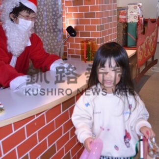 Ｘマスの催し楽しむ【釧路市】(2025-12-16)