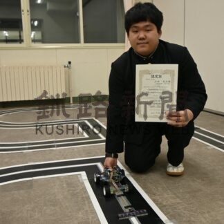 吉田さん（釧工業高２年）マイコンカーラリー全国へ　「完走で決勝目指す」【釧路市】(2025-12-18)
